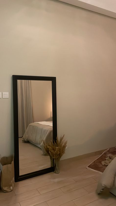 Neutral nude colors bedroom with japandi and minimalist Cuartos Color Beige, Nude Wall Color, Nude Bedroom Decor, Nude Bedroom Aesthetic, Nude Bedroom Ideas, Nude Bedroom, Neutral Color Bedroom, House Diys, Tanning Room