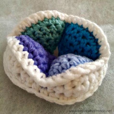 Crochet Marble Maze Free Pattern, Puzzle Ball Pattern, Amish Puzzle Ball, Fidget Ideas, 2024 Crochet, Small Crochet Gifts, Crochet Game, Ball Pattern, Crochet Ball