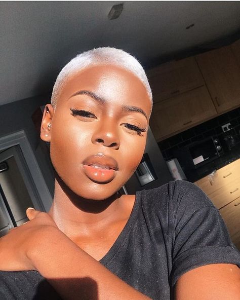 #thebaldierevolution Natural Hair Cuts, Natural Hair Short Cuts, Blonde Braids, Bald Hair, Corte Pixie, Pelo Afro, Shaved Head, Pixie Bob, Short Natural Hair Styles