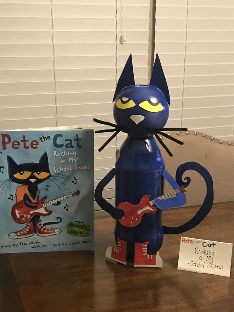 Pete the Cat bottle character made out of a 2 liter soda bottle Potato Book Characters Ideas, Bottle Character, Book Report Projects, Soda Bottle, Pete The Cat, Book Character, Book Report, Soda Bottles, Cat Crafts