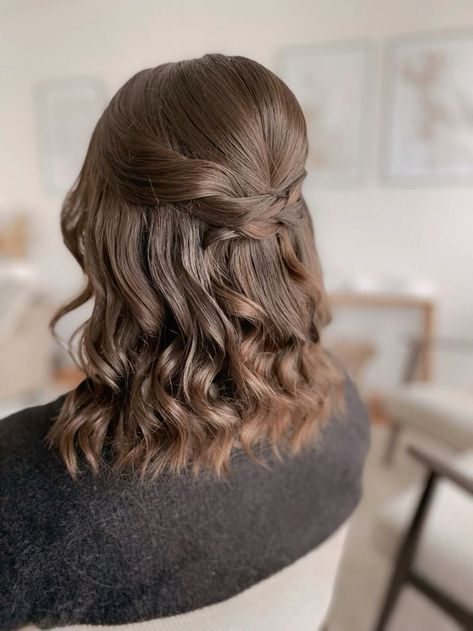 #hairstyleinspo #hairgoals #hairtrends #hairstyleideas #hairinspiration #hairtutorial #hairtransformation #hairlove #hairstyleoftheday #hairfashion Braided Up Do, Half Up Half Down Short Hair, Venus Of Willendorf, Concert Hairstyles, Cabello Hair, Bridesmaid Hair Makeup, Prom Hair Down, How To Curl Short Hair, Ball Hairstyles