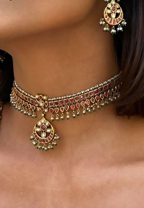 Gold Necklace Without Stones, Antique Kundan Jewellery, Modern Gold Jewelry Indian, Simple Gold Choker Necklace Designs, Gold Choker Necklace Indian Bridal, Gold Sets Jewelry Indian Design, Indian Gold Jewellery, Vintage Indian Jewelry, Kundan Choker Necklace