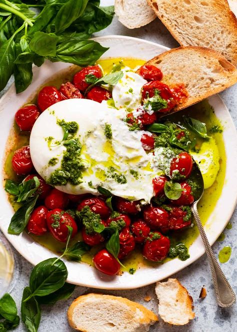 Overhead photo of Burst tomato burrata salad Tomato Burrata Salad, Burrata Recipe, Burrata Salad, Burrata Cheese, Recipetin Eats, Recipe Tin, Roasted Cherry, Roasted Cherry Tomatoes, Tomato Pesto