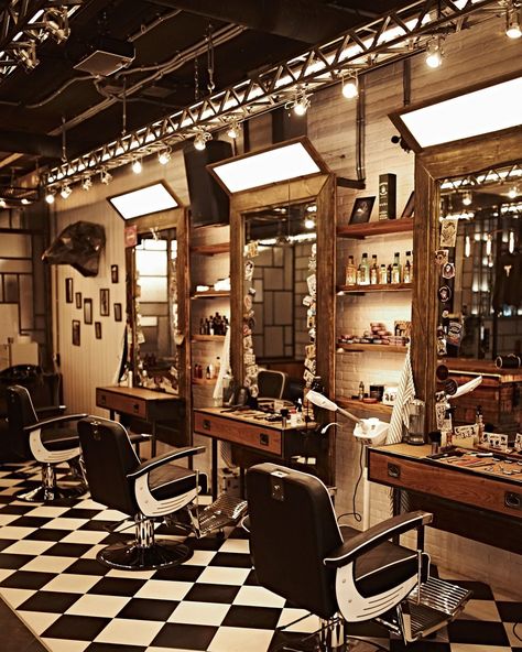 90s Barber Shop, Unique Barbershop Ideas, Barbershop Mirror Ideas, Traditional Barber Shop, Vintage Barbershop Aesthetic, Old School Barbershop, Vintage Barber Shop Aesthetic, Barbershop Lighting Ideas, Barber Shop Lighting