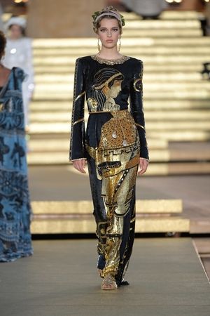 Dolce & Gabbana: Dolce & Gabbana Alta Moda 2019 Agrigento Fashion Show Photo #103 Dolce Gabbana Alta Moda, Vogue Germany, Dolce E Gabbana, Mode Inspo, Vogue Paris, Couture Collection, Dolce & Gabbana, Moda Fashion, Archaeology