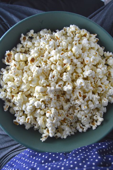 Healthy foods to help your carb fix. Coconut oil and Himalayan salt popcorn Healthy Carb Snacks, Christmas Flavors, Carb Cravings, Healthy Popcorn, 2024 Recipes, Snack Craving, Popcorn Recipes, Quick Easy Snacks, Recipe Community