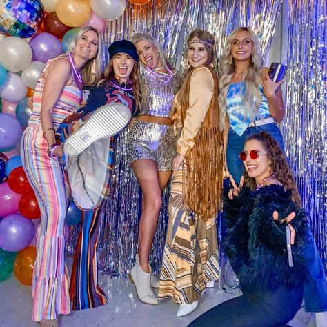 Disco party. Disco outfit. 70s outfit. Disco fever. Disco Boogie Outfit, 70d Disco Fashion, Abba Inspired Outfit Party, Disco Jeans Outfit, 60s Party Theme Outfit, Celestial Disco Outfit, Seventies Party Outfit, Roller Disco Party Outfit, Jungle Disco Outfit