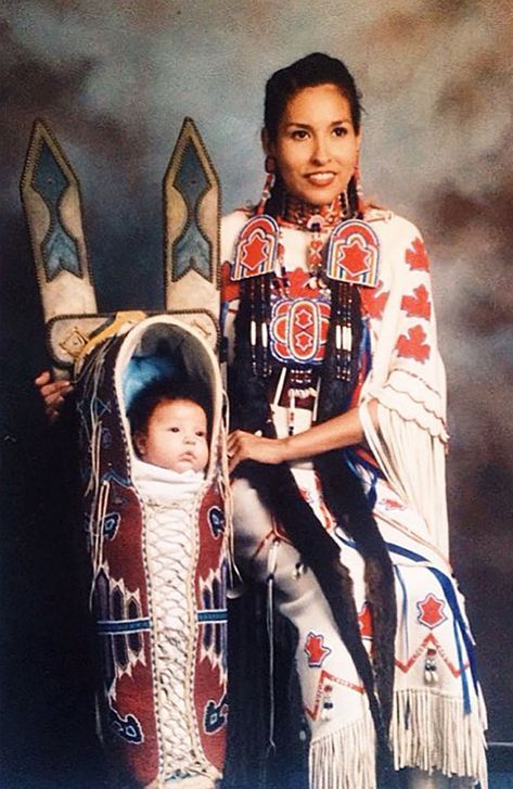 Native Women, Native American Woman, Native American Children, Native American Regalia, American Indian History, Wilde Westen, Native American Pictures, Native American Artwork, Native American Photos