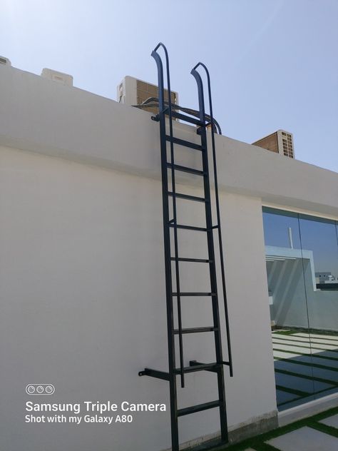 Iron Ladder For Terrace, Metal Ladder Ideas, Rooftop Stairs, Terrace Staircase, Foldable Staircase, Iron Ladder, Staircase Outdoor, Bloxburg House Ideas Boho, Bloxburg House Ideas Outside