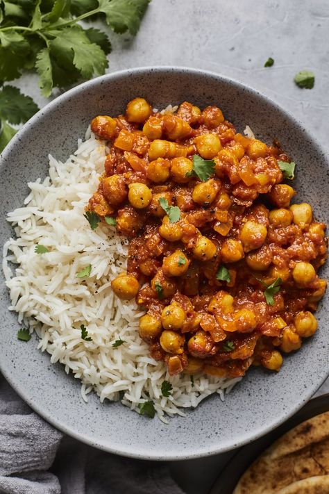 Veggie Masala, Indian Food Healthy, Healthy Indian Food, Food Arabic, Indian Food Catering, Chana Masala Recipe, Healthy Indian Recipes, Spiced Chickpeas, Chickpea Recipes