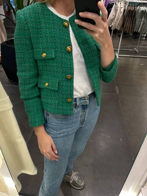 Green Tweed Jacket Outfit, Tweed Jacket Style, Tweed Jacket Outfit, Black Tweed Jacket, Chanel Style Jacket, Tweed Outfit, Jacket Outfit Women, Elegant Outfit Classy, Look Formal