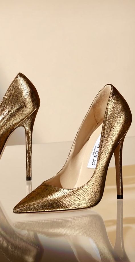 Golden Shoes, Gold High Heels, Black Stiletto Heels, Cute Shoes Heels, Shoes Heels Classy, Shoes Stand, Jimmy Choo Heels, Stunning Shoes, Fancy Shoes