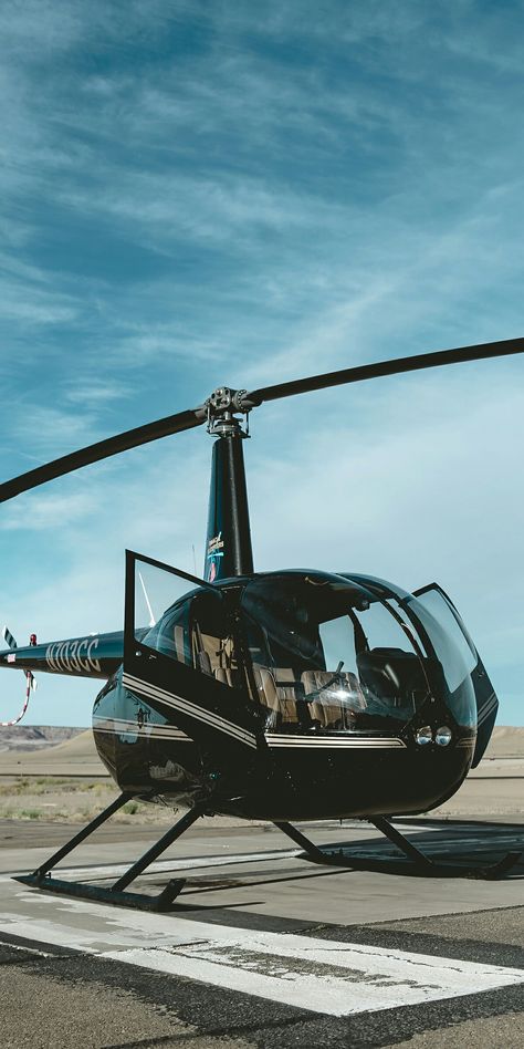 Helicopter Aesthetic, Helicopter Wallpaper, Vehicle Wallpaper, Workplace Romance, Classy Lifestyle, Military Aesthetic, Private Aircraft, Helicopter Pilots, Cars Usa