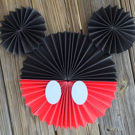 Mickey Mouse Centerpiece Ideas, Mickey Craft, Disney Decorations, Γενέθλια Mickey Mouse, Mickey Mouse Classroom, Mickey Mouse Crafts, Mickey Mouse Birthday Decorations, Mickey Decorations, Mickey Mouse Birthday Cake