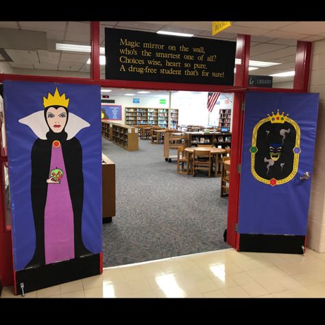 Disney Snow White Red Ribbon Week. Disney classroom. Disney library. Snow White Bulletin Board, Snow White Classroom Door, Disney Villains Classroom Theme, Disney Villain Door Decorations, Snow White Door Decoration, Snow White Classroom Theme, Snow White Office Decorations, Disney Red Ribbon Week Door, Disney Homecoming