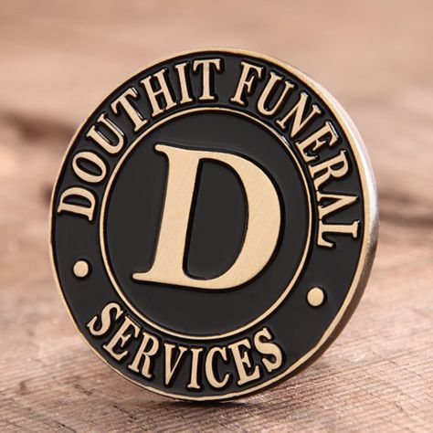 1"Soft enamel pins, die struck with gold finish. Many businesses and companies are now customizing custom pins for their employees. The enamel pins we produce are also recognized by our customers. If you want to customize an unique custom enamel pins, we have a professional team to serve you one-on-one. Black And Gold Office, Cute Enamel Pins, Work Logo, Gold Office, Free Artwork, Soft Enamel Pins, Solo Leveling, Pin Logo, Challenge Coins