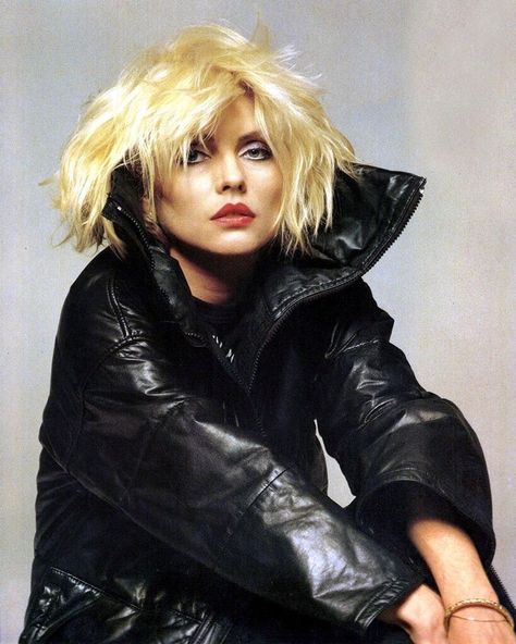 Debbie Harry Style, Deborah Harry Blondie, Divas Pop, Deborah Harry, Blondie Debbie Harry, Platinum Hair, Black And Blonde, Debbie Harry, Heartland