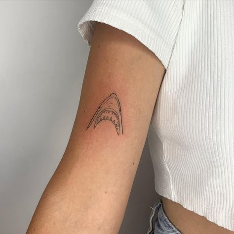 Great White Shark Tattoo Ideas, Unique Shark Tattoo, Aesthetic Shark Tattoo, Feminine Shark Tattoo For Women, Feminine Shark Tattoo, Simple Shark Tattoos For Women, Shark Head Tattoo, Minimalist Shark Tattoo, Shark Tattoo Minimalist