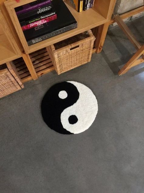 Punch Rugs, Yin And Yang Symbol, Tufting Rugs, Tufting Diy, Funky Rugs, Interior Home Design, Tufted Rugs, Rug Inspiration, Decoration Vintage