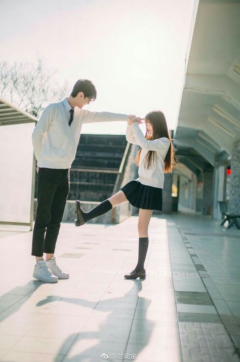 Ullzang Couples School, Cosplay Couple, High School Love, Japanese Couple, Korean Couple Photoshoot, School Love, Couple Poses Reference, Cool Boy Image, 사진 촬영 포즈