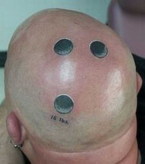 Bowling Ball Head Tattoo... Too Freaking Awesome you gotta check this out lmao Bowling Tattoos, Worst Tattoos Ever, Dumbest Tattoos, Tattoo Stomach, Awful Tattoos, Tattoos Gone Wrong, Ten Pin Bowling, Terrible Tattoos, Horrible Tattoos