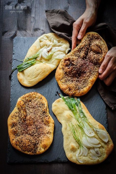 مناقيش manaqeesh (topped flatbread) #Lebanese #Levantine #Mediterranean #EasternMediterranean #Za'atar #savory #pies #bread #lunch #breakfast Arabisk Mad, حلويات عربية, Za Atar, Vegan Bread, Seitan, Middle Eastern Recipes, Arabic Food, Flatbread, Naan