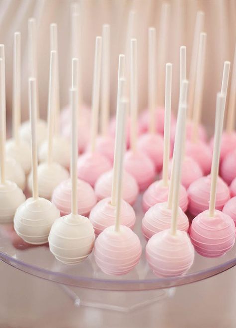 Spring Soiree, Pastel Desserts, Pink Cake Pops, Dessert Bakery, Cake Pop Displays, Cakes To Make, Chocolate Dipped Oreos, Pastel Cakes, Chocolate Wedding Favors