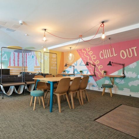 College Student Lounge Design, Mural Community, Student Lounge Design, Office Lounge Design, Corporate Office Space, Workplace Design Office, School Lounge, Student Hostel, School Cafe