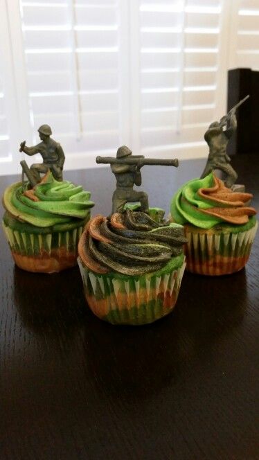 Army Guy Cake, Army Men Cupcakes, Army Cupcakes Ideas, Army Theme Party, Kids Army Cake Ideas Boy Birthday, Army Cupcakes, Military Cupcakes, Camouflage Cupcakes, Military Cake Ideas