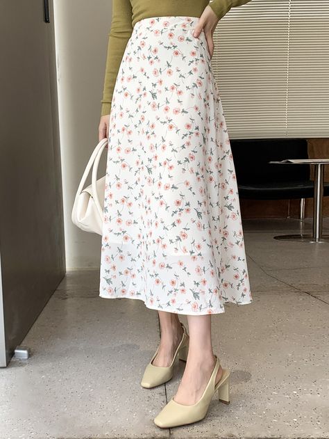 Modest Clothing, Floral Skirt Outfits, White Floral Skirt, Korean Fashion Outfits, Moda Streetwear, Outfits Spring, Modest Fashion Outfits, Modest Outfits, Primavera Estate