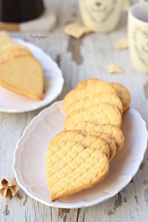 Galletas danesas sin gluten: perfectas para decorar - Con las zarpas en la masa Cracker Cookies, Gluten Free Desserts, Sin Gluten, Sans Gluten, Gluten Free Recipes, Sweet Recipes, Biscuits, Food And Drink, Gluten Free