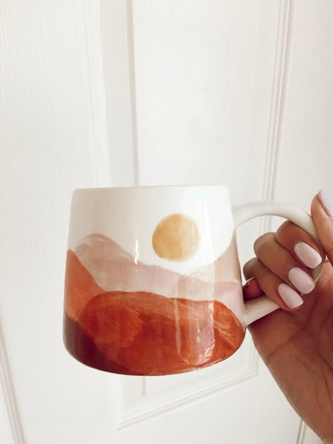 Painting Ideas Orange, Ceramic Mug Painting Ideas, Ceramic Mug Painting, Pottery Painting Ideas Easy, Mug Painting Ideas, Diy Keramik, Mug Painting, Ceramic Cafe, Diy Pottery Painting