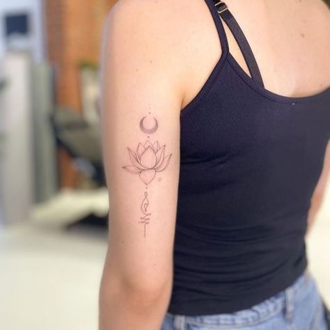 Unalome Tattoo Ideas, Unalome Lotus Tattoo, Unalome Tattoos, Unalome Lotus, Dot Symbol, Lotusblume Tattoo, Lotus Moon, Lotus Tattoo Design, Unalome Tattoo