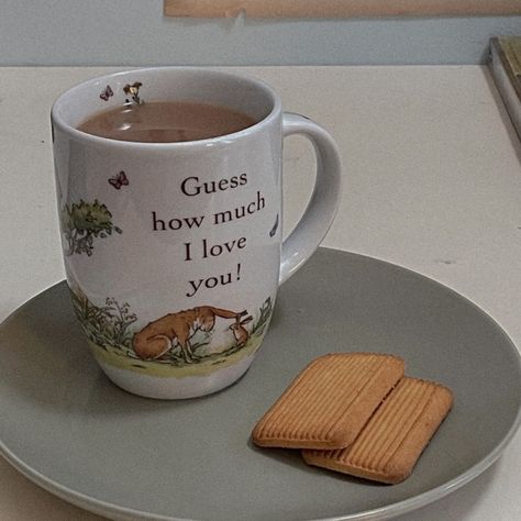 Tea In Mug Aesthetic, Cosy January Aesthetic, Cookies And Tea Aesthetic, Cozy Afternoon Aesthetic, Tea And Cookies Aesthetic, Cottage Mug, Cozy Tea Aesthetic, Cute Coffee Mugs Aesthetic, Tea Aesthetic Cozy