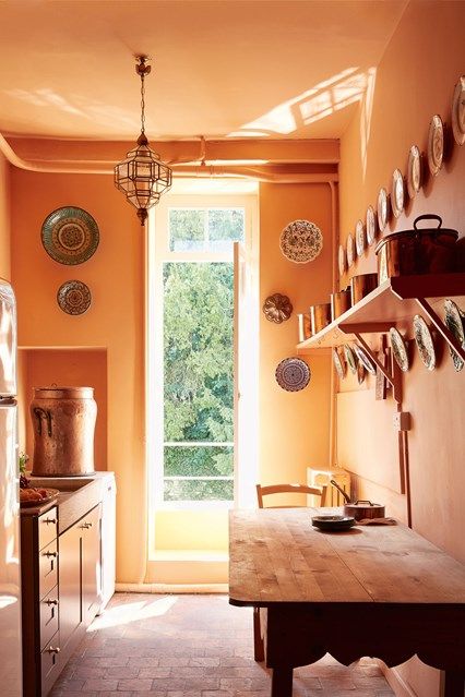 Orange Farmhouse Kitchen in Kitchen Design Ideas, traditional kitchen painted in warm apricot, plate and antique pan display, wooden farmhouse table. Pan Display, Orange Kitchens, Orange Farmhouse, Traditional Kitchen Decor, Orange Stuff, Susan Deliss, Kitchen Colours, Wooden Farmhouse, French Country Home