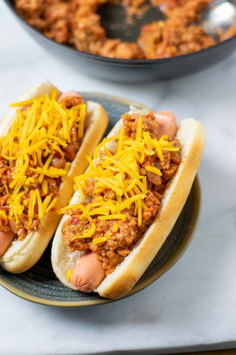 Hot Dog Chili Easy Hot Dog Chili, Vegetarian White Chili, Contentedness Cooking, Hotdog Chili Recipe, Homemade Hot Dogs, Homemade Chili Recipe, Beef Tomato, Vegan Ground Beef, Hot Dog Sauce