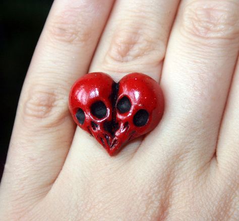 Fimo Ring, Crea Fimo, Polymer Clay Ring, Red Skull, Rock Punk, Skull Jewelry, Diy Rings, Red Hearts, Skull Ring