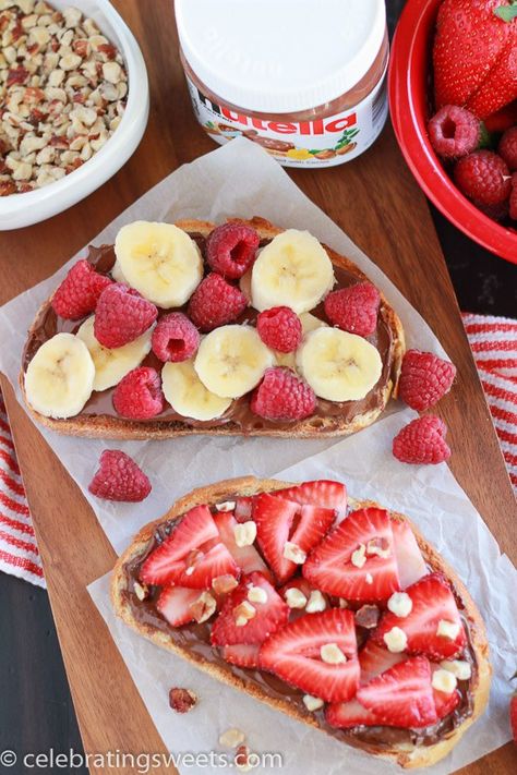 Fresh Fruit and Nutella Bruschetta - Easy and decadent! Breakfast Ideas With Bread, Nutella Toast, Appetizer Toasts, Toast Toppings, Toasted Bread, Nutella Recipes, Breakfast Bake, Clean Eating Snacks, Pretty Food