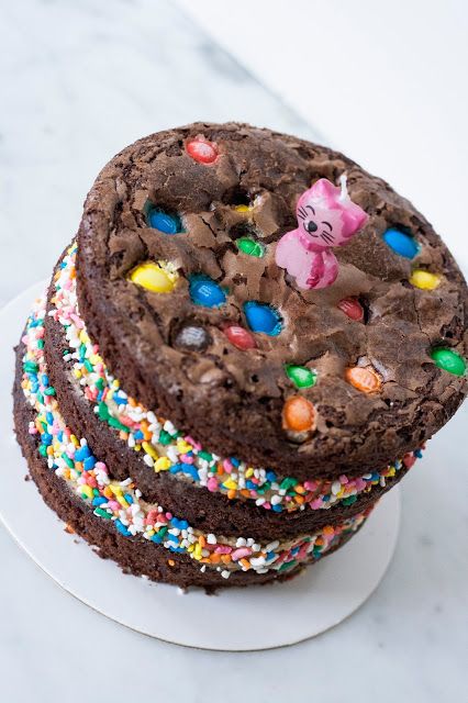 Brownies Birthday Cake Ideas, Brownie Birthday Cake, Brownie Birthday, Birthday Cake Brownies, Birthday Brownies, Cake Brownie, Chocolate Brownie Cake, Cookie Cake Birthday, Cake Pricing