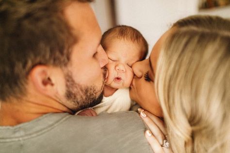 Newborn Photos Family, Nursery Details, Hunter Premo, Newborn Family Pictures, Baby Boy Newborn Pictures, Foto Newborn, Family Photos With Baby, Baby Fotografie, Newborn Photography Boy