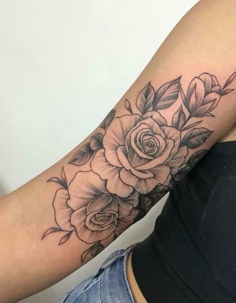 Inner Upper Arm Tattoos, Chic Tattoo, Beautiful Flower Tattoos, Tattoos For Women Half Sleeve, Upper Arm Tattoos, Small Girl Tattoos, Tattoos For Black Skin, Shoulder Tattoos For Women, Cute Tattoos For Women