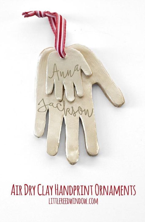 These air dry clay handprint ornaments make the most adorable keepsakes and Christmas gifts! Amigurumi Patterns, Fimo, Natal, Air Dry Clay Handprint, Clay Handprint, Handprint Ornament, Clay Projects For Kids, Handprint Ornaments, Clay Crafts For Kids