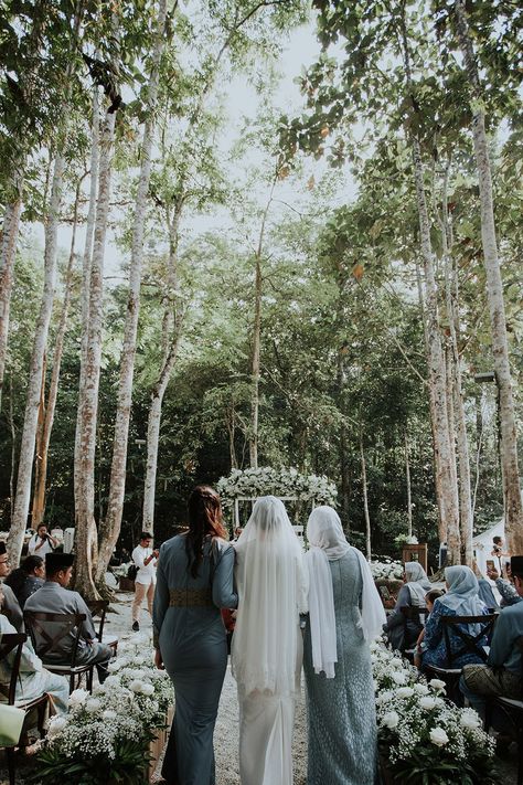 Outdoor Nikkah, Melayu Wedding, Outdoor Wedding Bride, Rustic Forest Wedding, Moodboard Wedding, Babbling Brook, Wedding Forest, Wedding Notebook, Foto Wedding