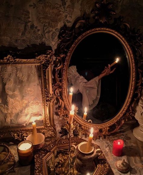 лия on Twitter: "dream bedroom decor… " Paradis Sombre, Witchy Academia, Istoria Modei, Royalty Core, العصور الوسطى, Royal Core, Dark Acadamia, Victorian Aesthetic, Royal Aesthetic