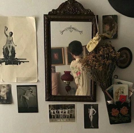 Dark Academia Bedroom, Academia Bedroom, Dark Academia Room Decor, Dark Academia Room, Academia Room, Knitting Art, Susan Sontag, Aesthetic Rooms, Dreamy Room