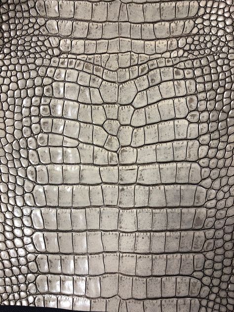 Embossed Leather Texture, Diy Leather Projects, Leather Scrap, Leather Craftsmen, Leather Scraps, Leather Bookmark, 자수 디자인, Crocodile Skin, Leather Skin