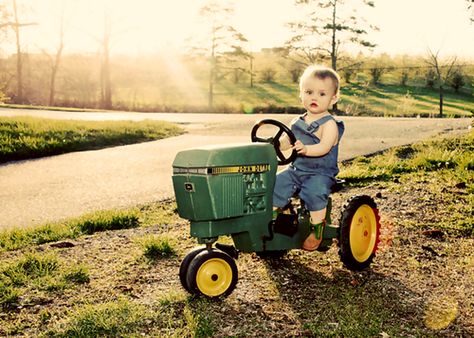 http://blog.machinefinder.com/1456/john-deere-tractors-and-the-children-who-love-them-25-pics Country Pictures, Tractor Pictures, Boy Photo Shoot, 1st Birthday Pictures, 1st Birthday Photoshoot, First Birthday Pictures, Western Babies, Country Kids, First Birthday Photos