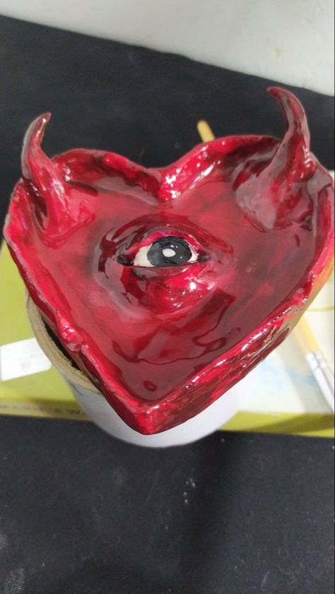 Scary Ceramics Ideas, Aesthetic Ashtray, Clay Ashtray Ideas, Pottery Creative, Sculpture Art Clay, Creation Art, Tanah Liat, Clay Diy Projects, Keramik Design