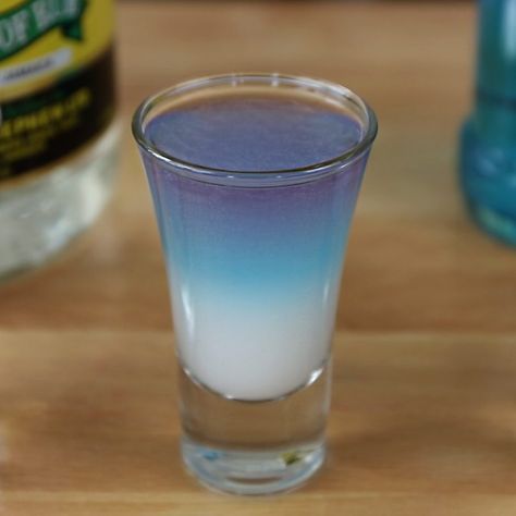 Shots With Malibu Rum, Blue Alcoholic Shots, Blue Scooby Snack Shot Recipes, Blue Curacao Jello Shots, Shots With Blue Curacao, Malibu Mixed Drinks, Vodka And Blue Curacao Drinks, Midori Drinks, Drink Image