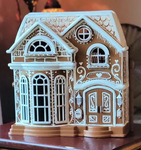 Folk Art Gingerbread House, Gingerbread Chalet, Diy Wooden Gingerbread House, Easy Gingerbread House Designs, Ginger Bread House Diy, Gingerbread House Designs, Gingerbread Diy, Gingerbread Village, Wrapping Ideas